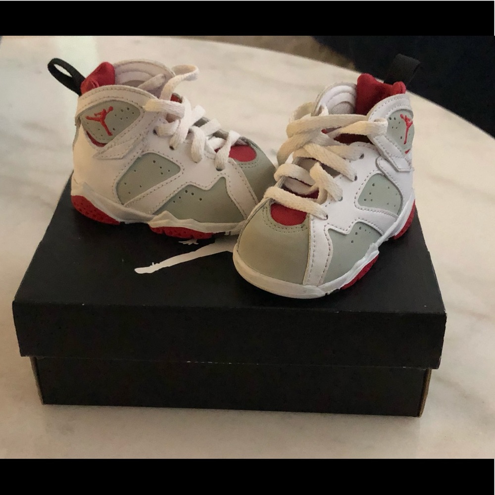 Jordan 7 Retro “Hare”
